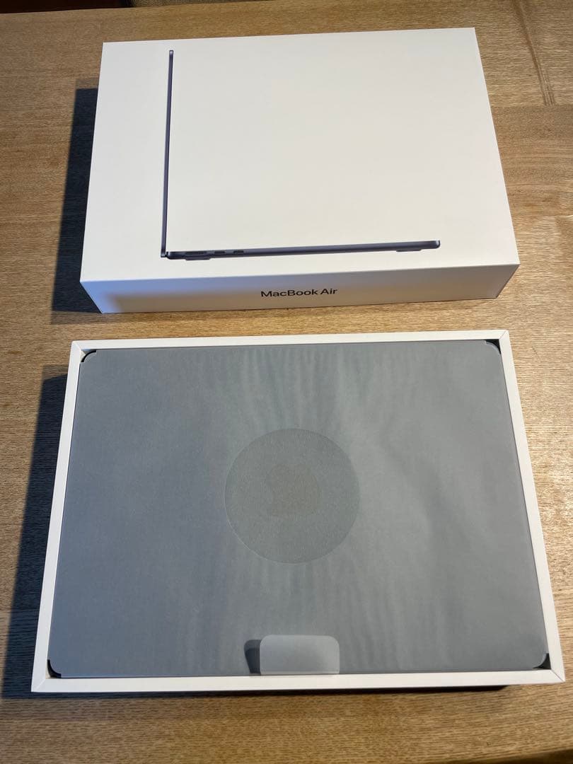 MacBook本体 Apple MacBook Air (M2, 16GB)