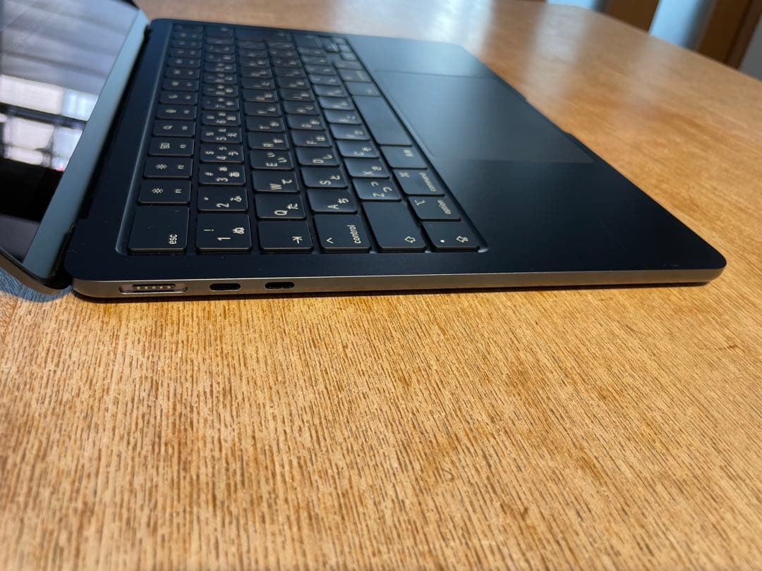 MacBook本体 Apple MacBook Air (M2, 16GB)