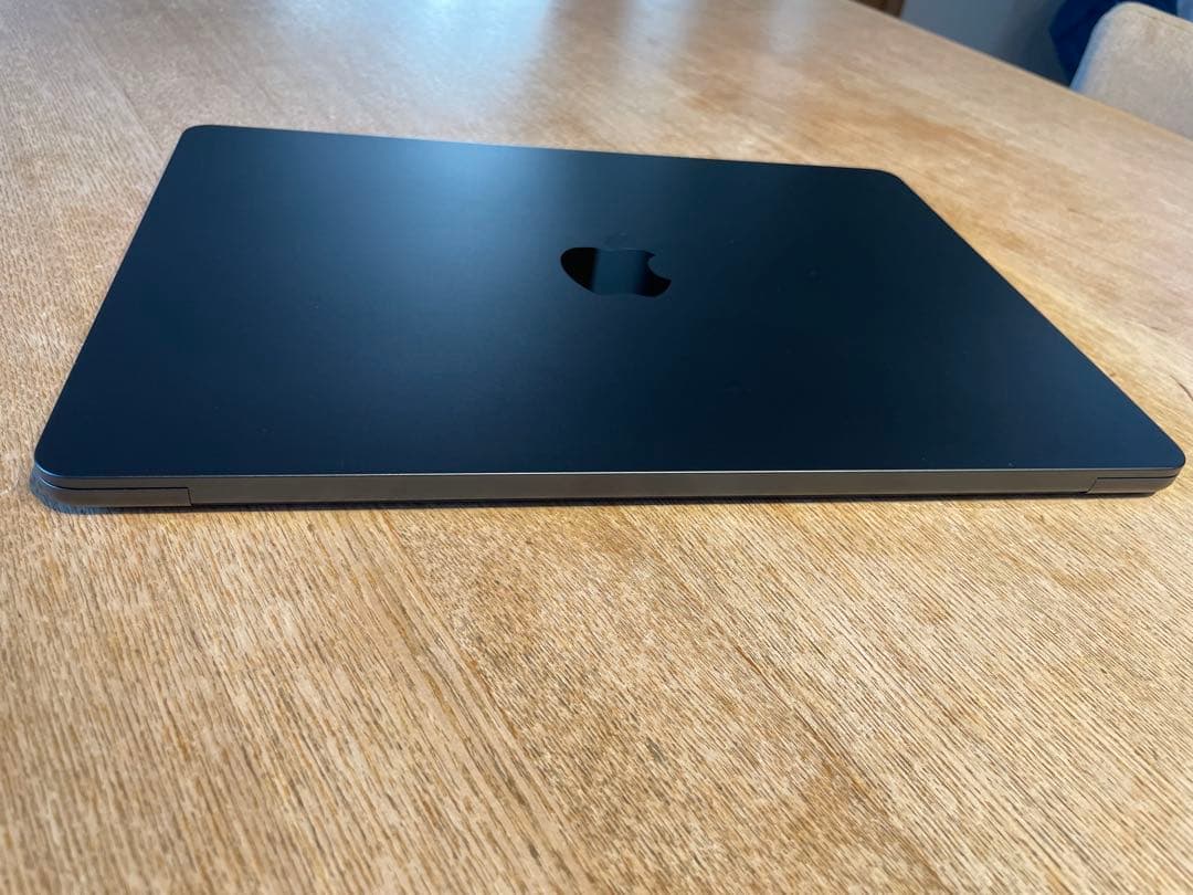 MacBook本体 Apple MacBook Air (M2, 16GB)