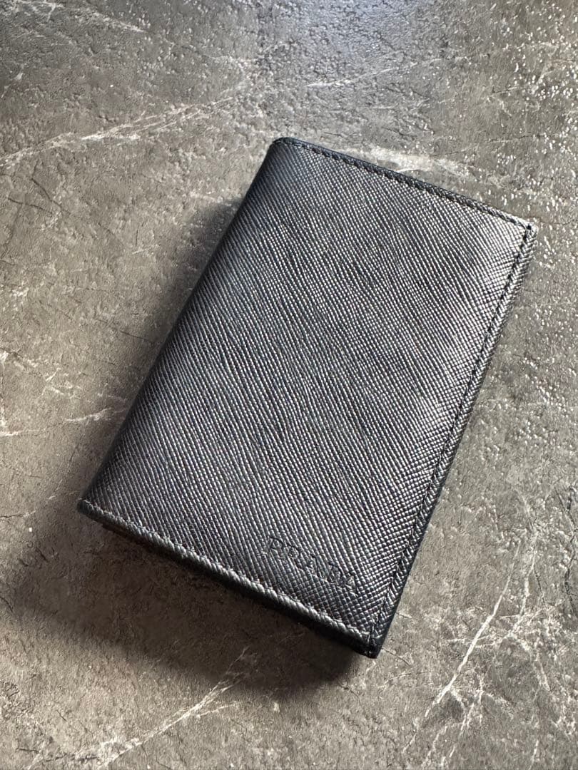 【送料無料】PRADA/プラダ　ブラックレザー名刺入れ
