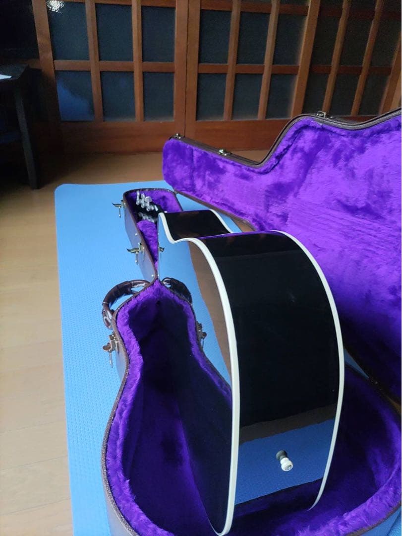 ギブソンハミングバード　希少エボニーブラックカラー（純正ハードケース付）