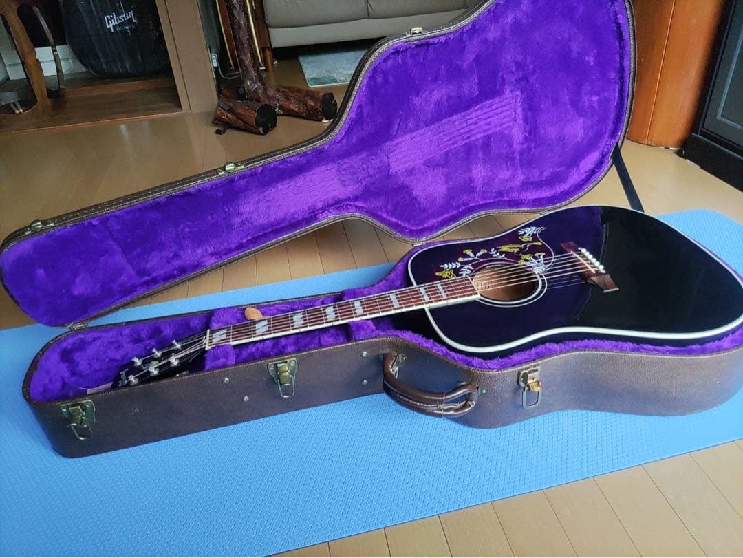 ギブソンハミングバード　希少エボニーブラックカラー（純正ハードケース付）