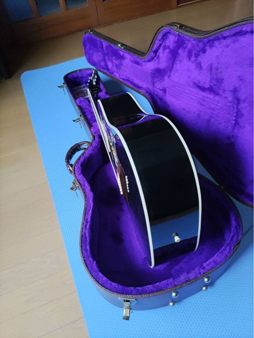 ギブソンハミングバード　希少エボニーブラックカラー（純正ハードケース付）