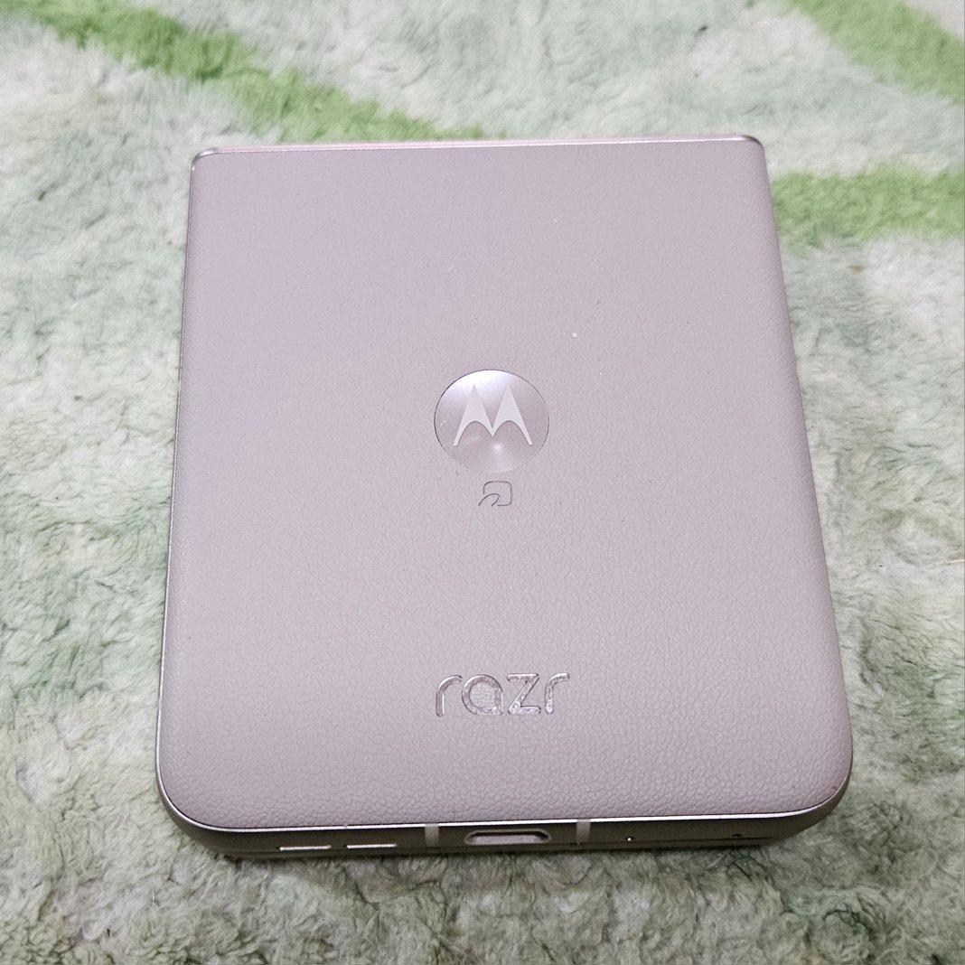 【美品】Motorola razr 50s サンドクリーム本体