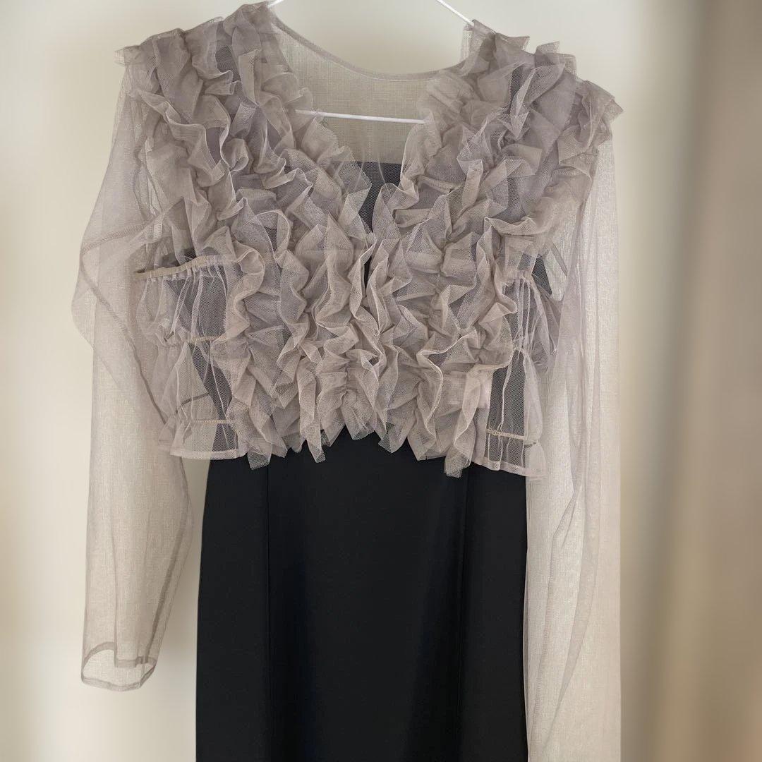 フリル付き長袖ドレス 黒とグレー