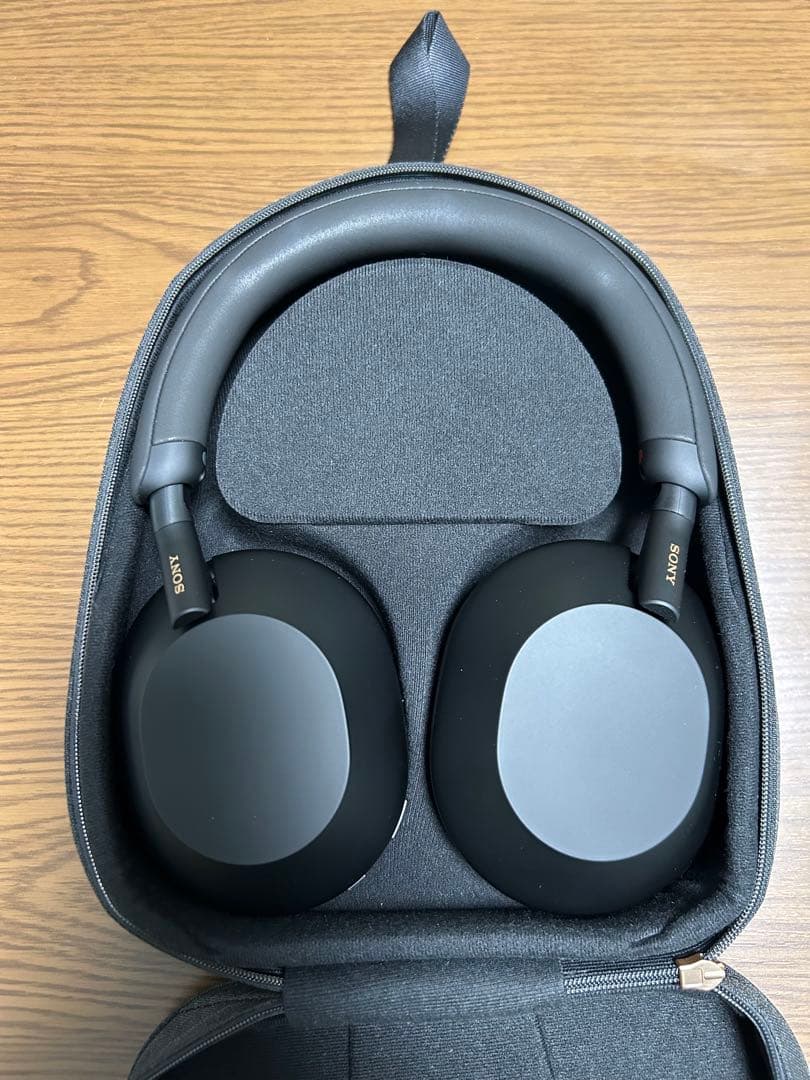 Sony WH1000XM5 ブラック ヘッドフォン　本体&ケース