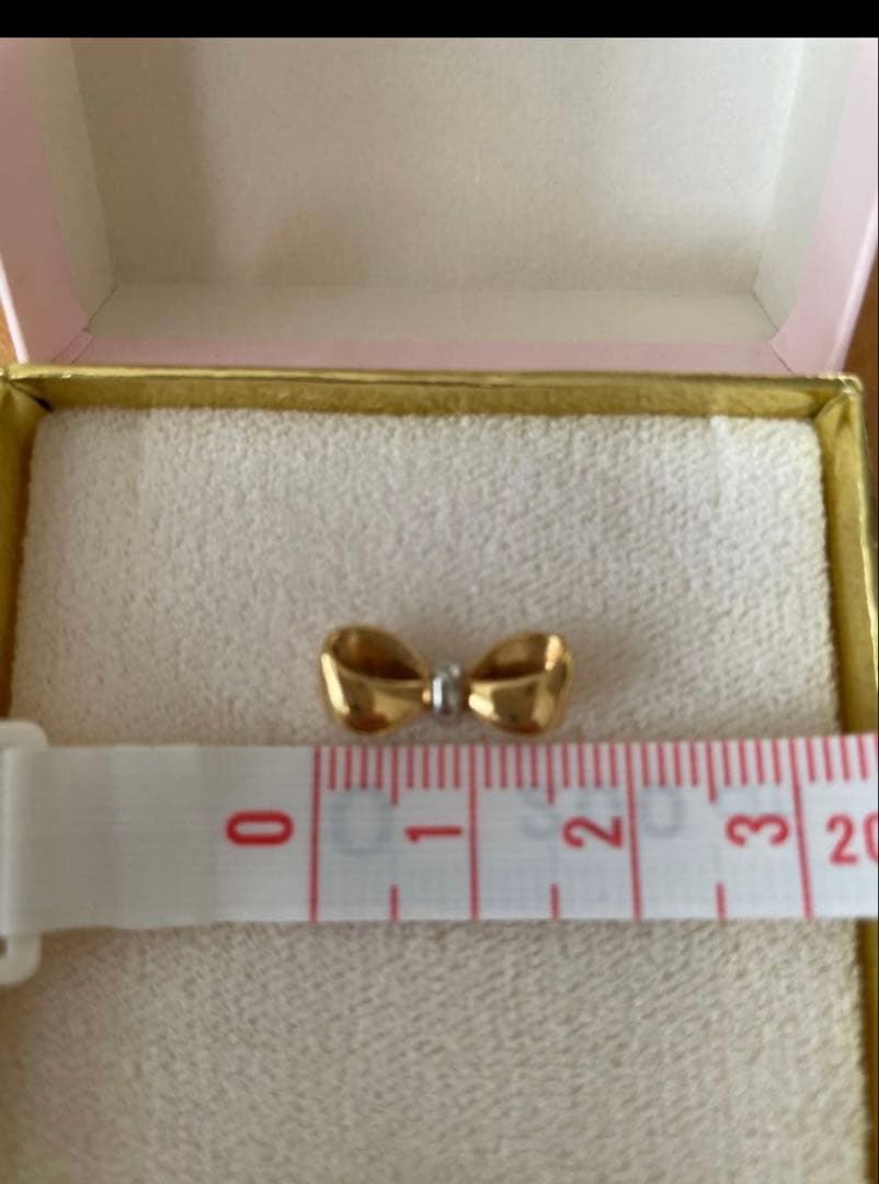 18K ペンダントトップ　ネックレス　ゴールド　リボン　チャーム