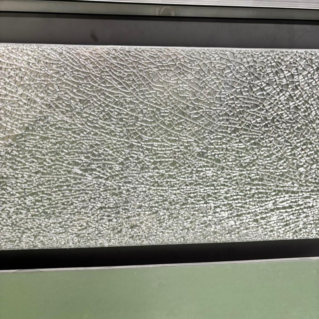 540東芝2024年製 大型冷蔵庫 ガラス割れあり 完動品　300L強　自動製氷