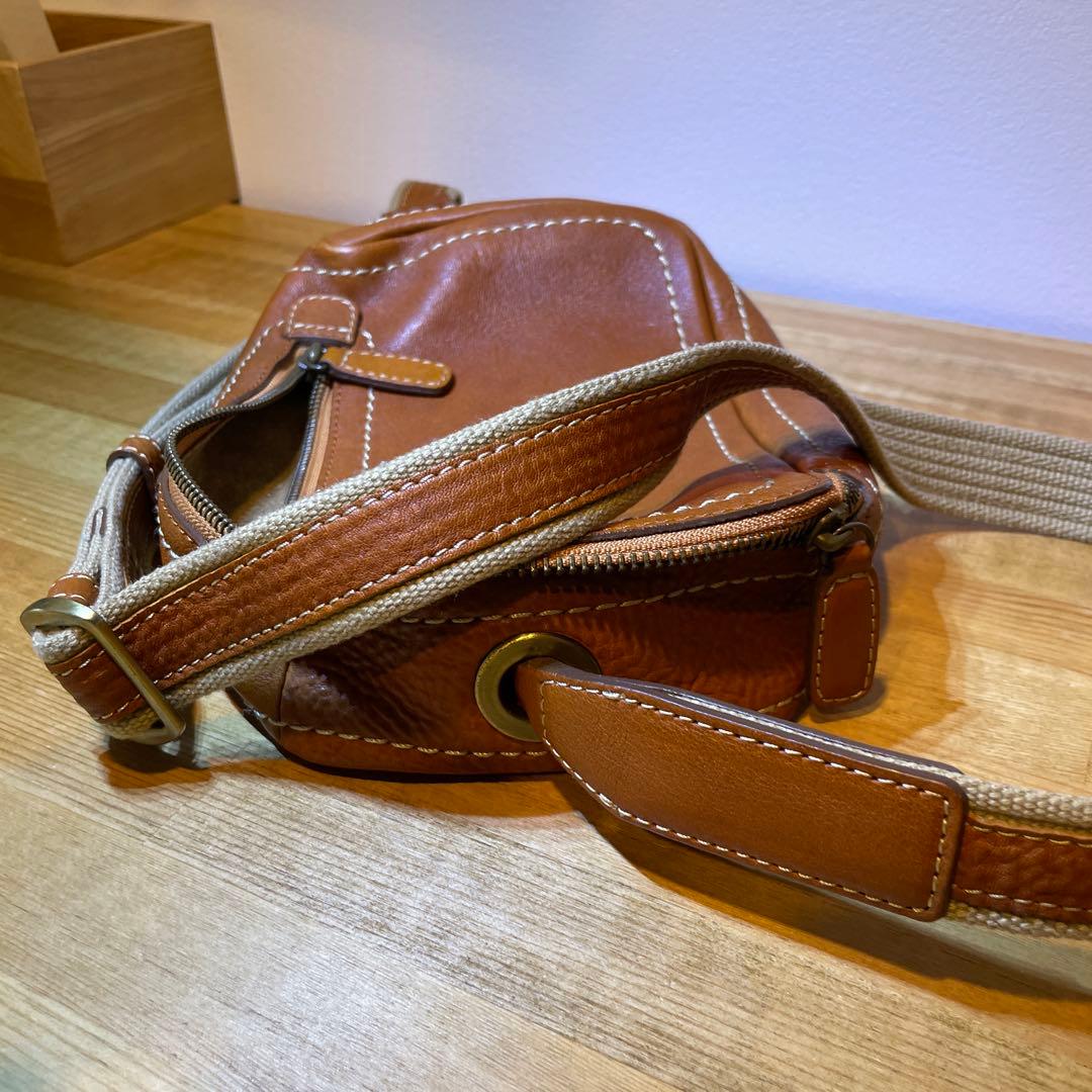 土屋鞄　レザー製コンパクトショルダーバッグ