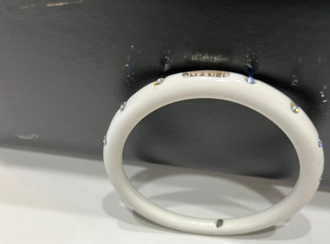 美品☆シャネル☆バングル ロゴ　ブレスレット ココマーク ラインストーン 白