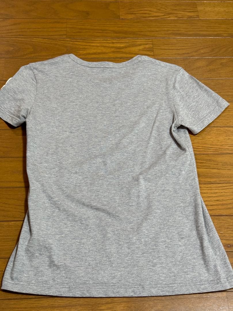 週末セール☆正規品☆美品☆MONCLER グレー Tシャツ 半袖太ワッペンXS