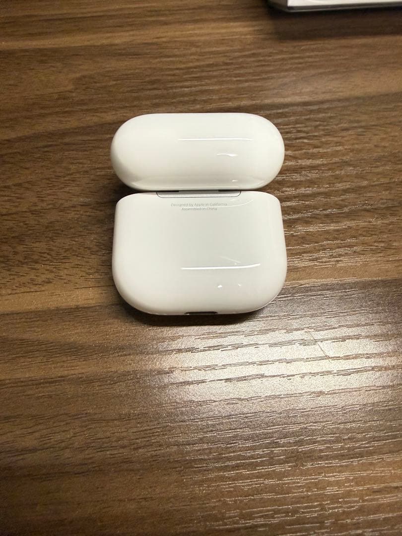 AirPod4 ノイズキャンセリング搭載（2日ほど使用）　箱説明書あり
