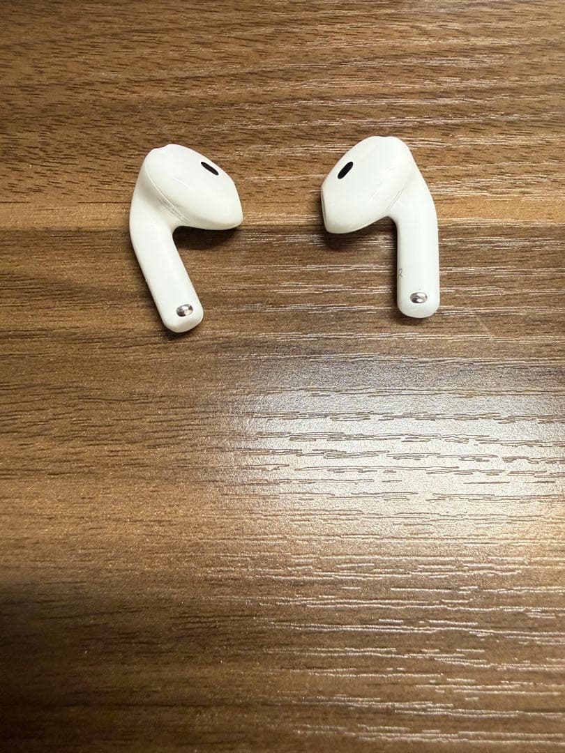 AirPod4 ノイズキャンセリング搭載（2日ほど使用）　箱説明書あり