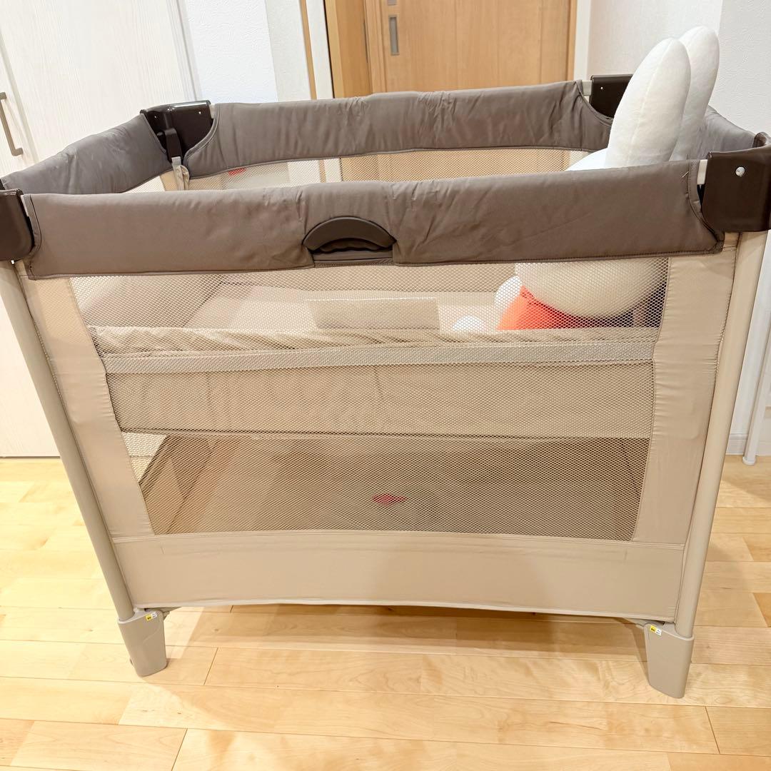 【美品】アップリカ ココネルエアー　ベビーベッド