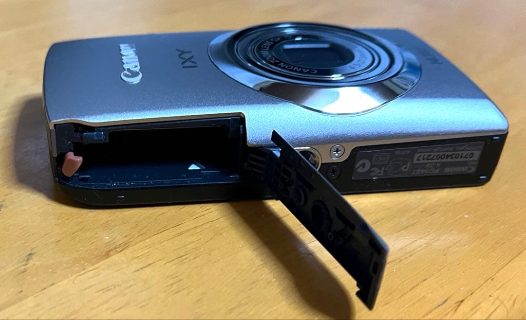 【極美品】Canon ixy10sシルバー　付属品あり