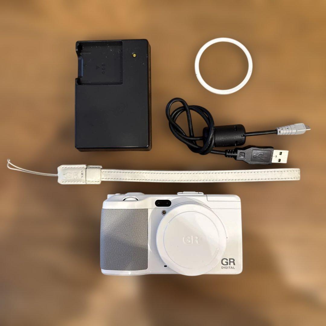 RICOH GR DIGITAL IV ホワイトエディション　デジタルカメラ
