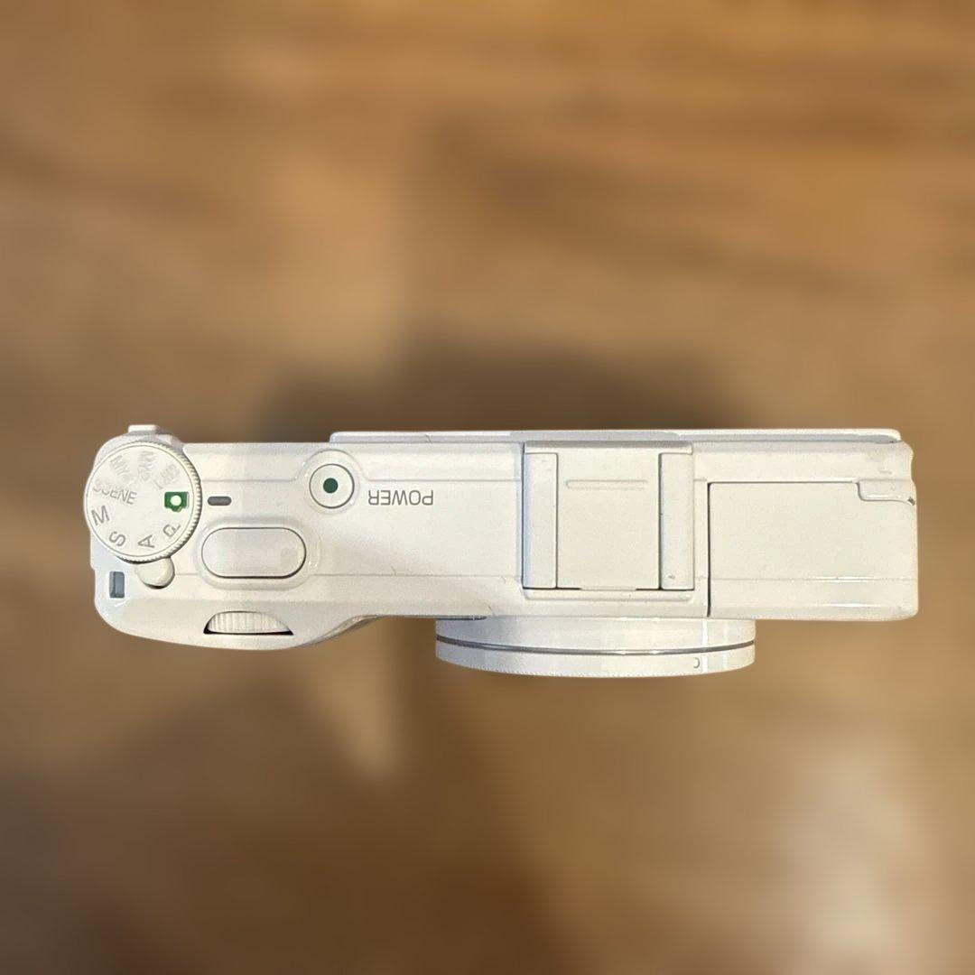 RICOH GR DIGITAL IV ホワイトエディション　デジタルカメラ