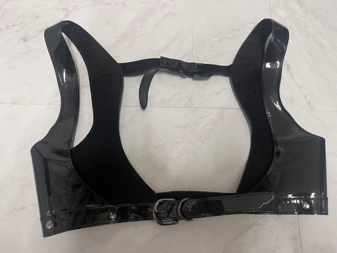 alice auaa エナメルレザーブラ