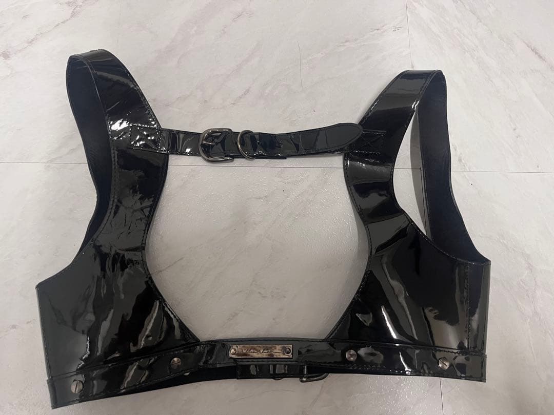 alice auaa エナメルレザーブラ