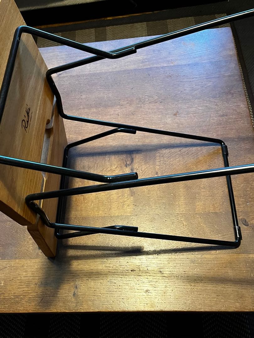 渡辺力(わたなべりき)デザインの[リキ.チェア]。ソリッドスツール。