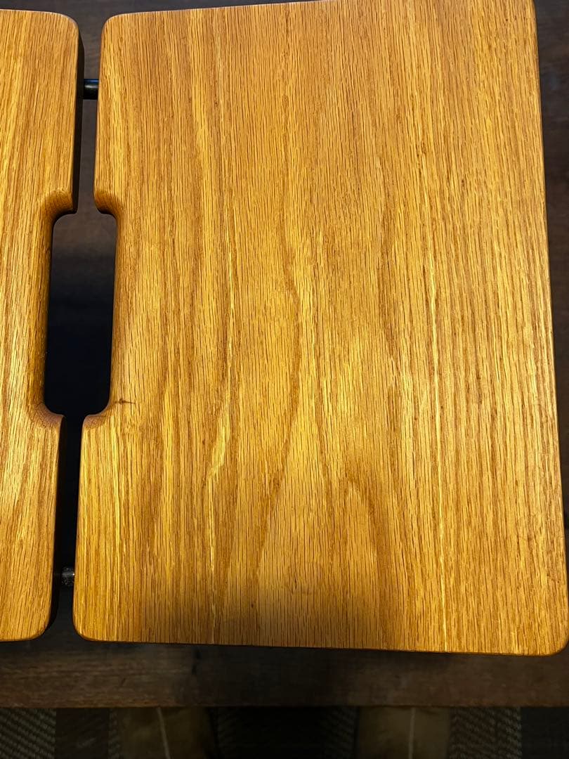 渡辺力(わたなべりき)デザインの[リキ.チェア]。ソリッドスツール。