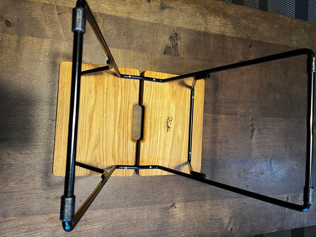 渡辺力(わたなべりき)デザインの[リキ.チェア]。ソリッドスツール。