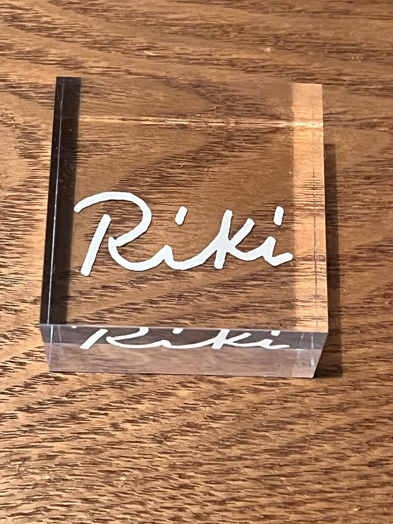 渡辺力(わたなべりき)デザインの[リキ.チェア]。ソリッドスツール。