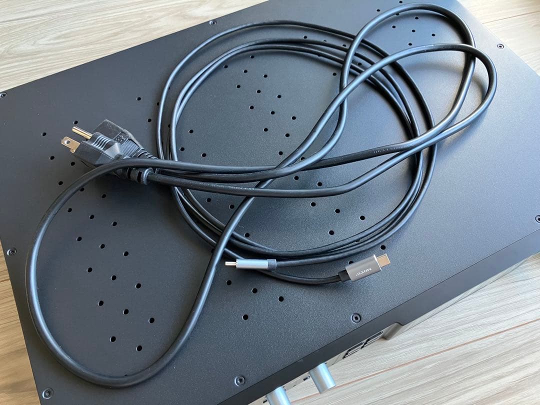 【国内正規品・美品】新型MOTU828オーディオインターフェイス