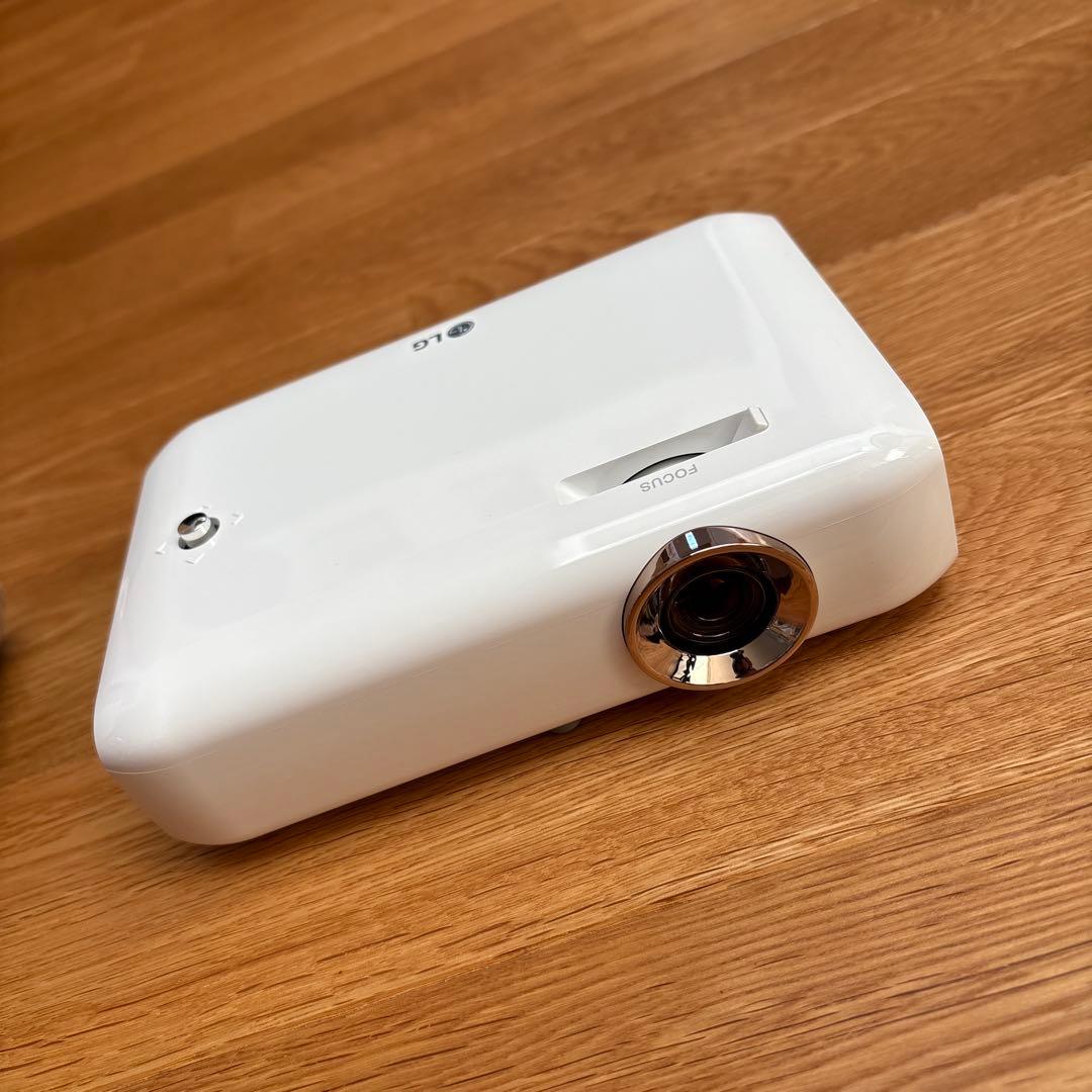 LG CineBeamDLPプロジェクター PH550G中古