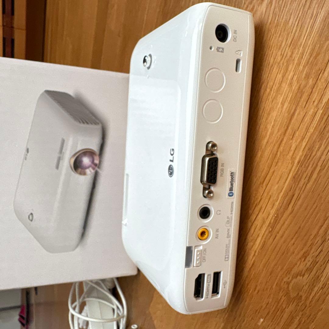 LG CineBeamDLPプロジェクター PH550G中古