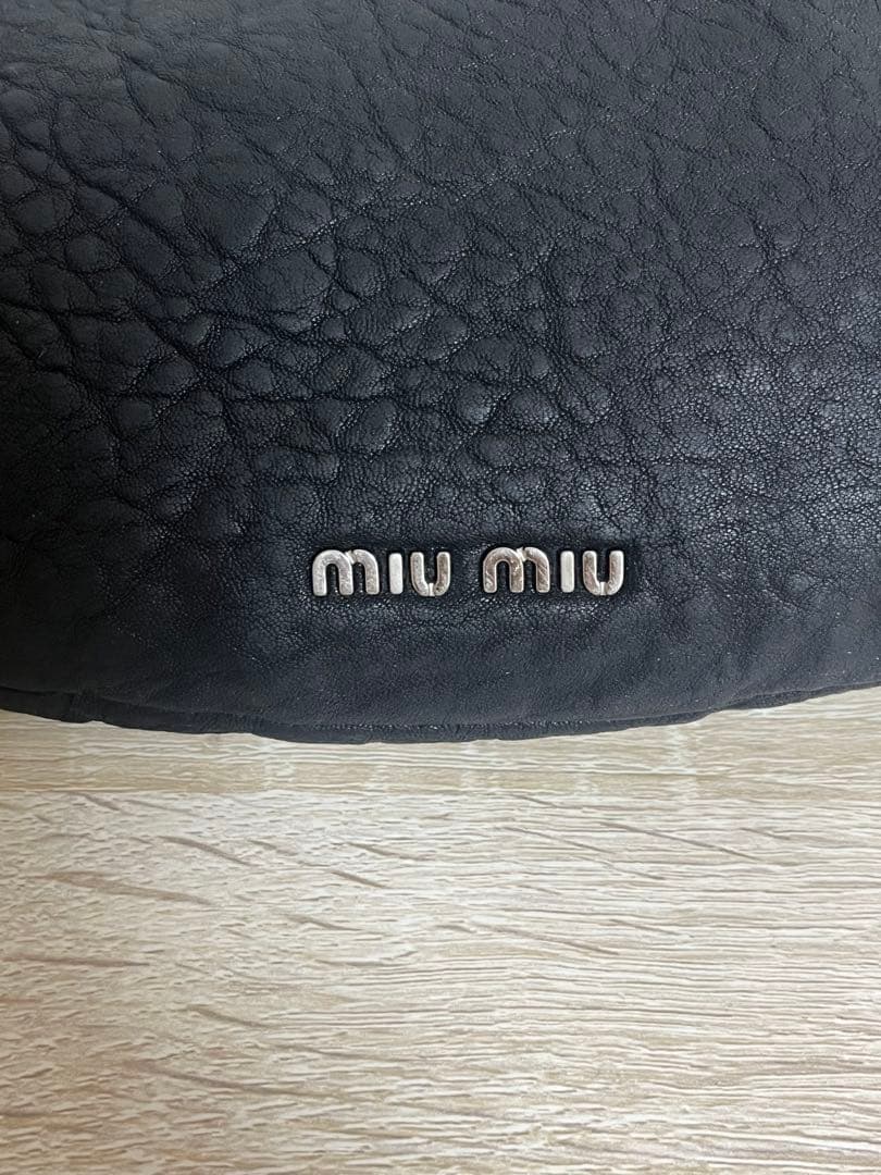 正規品　MIU MIU (ミュウミュウ)ブラック レザーショルダーバッグ　肩掛け