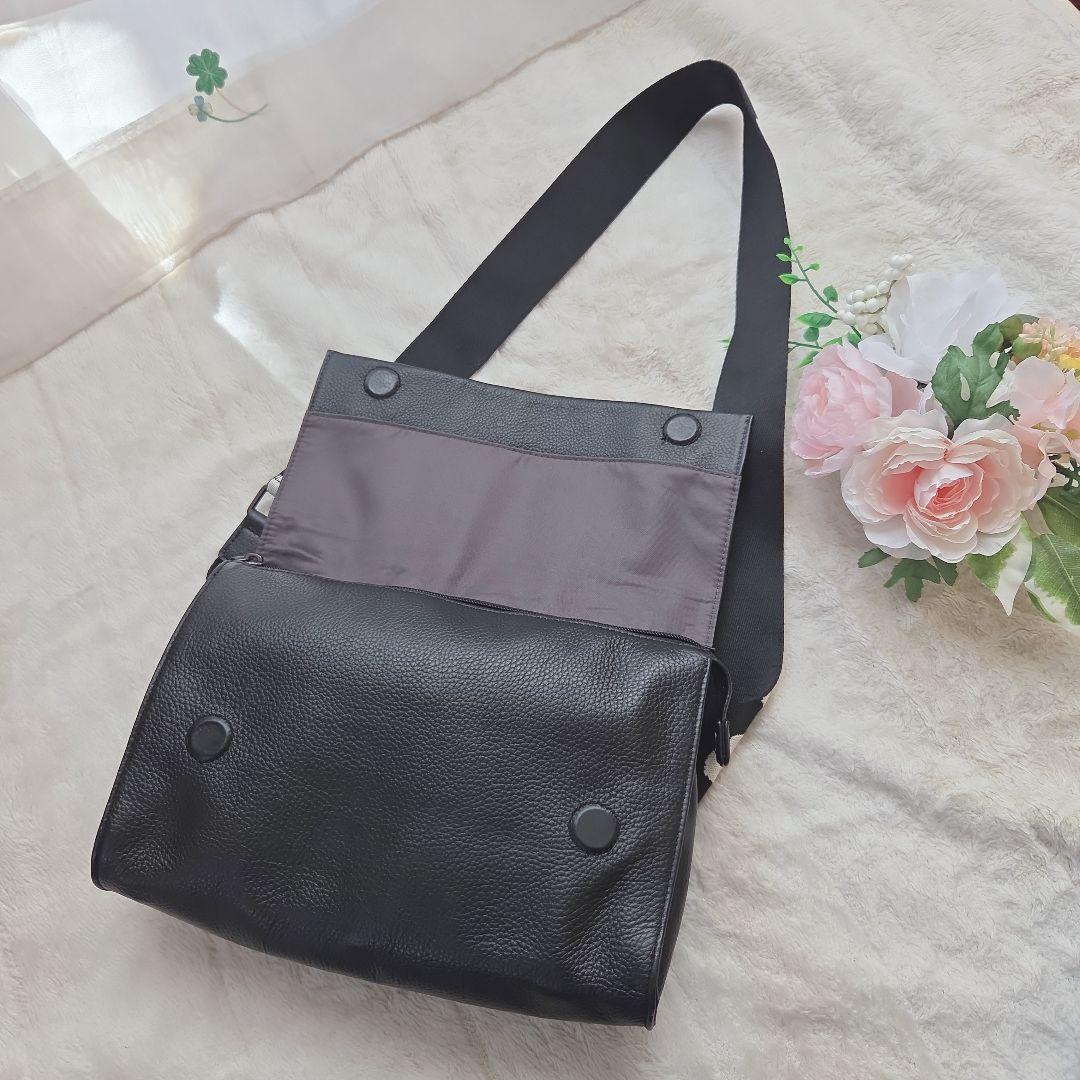 イアパピヨネ 柄ワイドテープショルダーバッグ　ダルメシアン ボディバッグ 黒