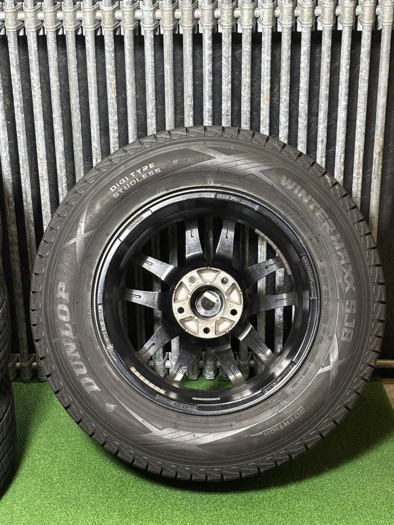 バリ溝‼️ダンロップSJ8 215/70R16スタットレスタイヤホイール4本