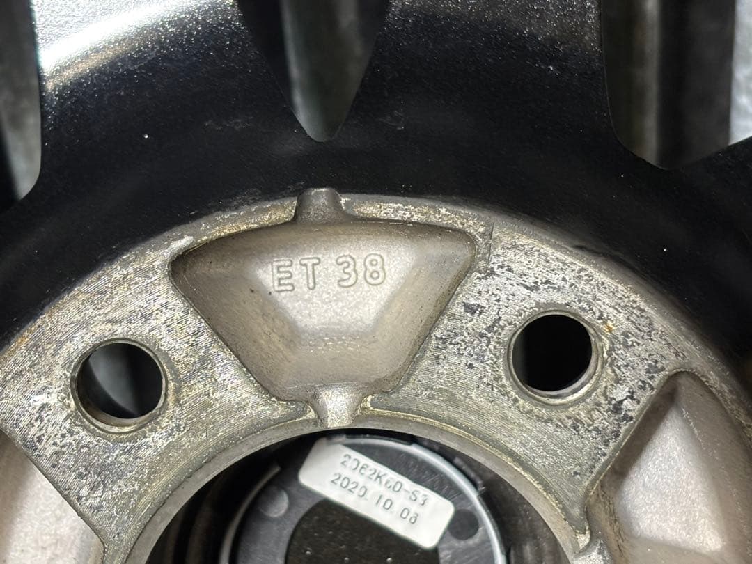 バリ溝‼️ダンロップSJ8 215/70R16スタットレスタイヤホイール4本