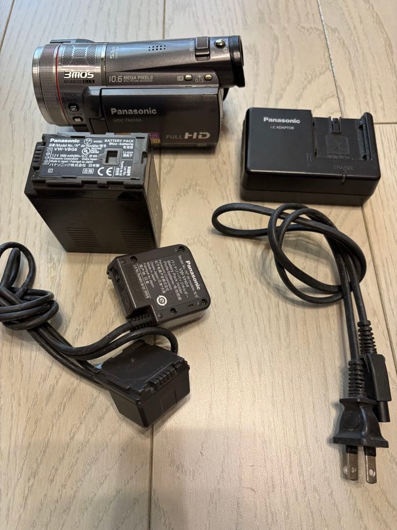 Panasonic hdc-tm350　ビデオカメラ 可動式液晶