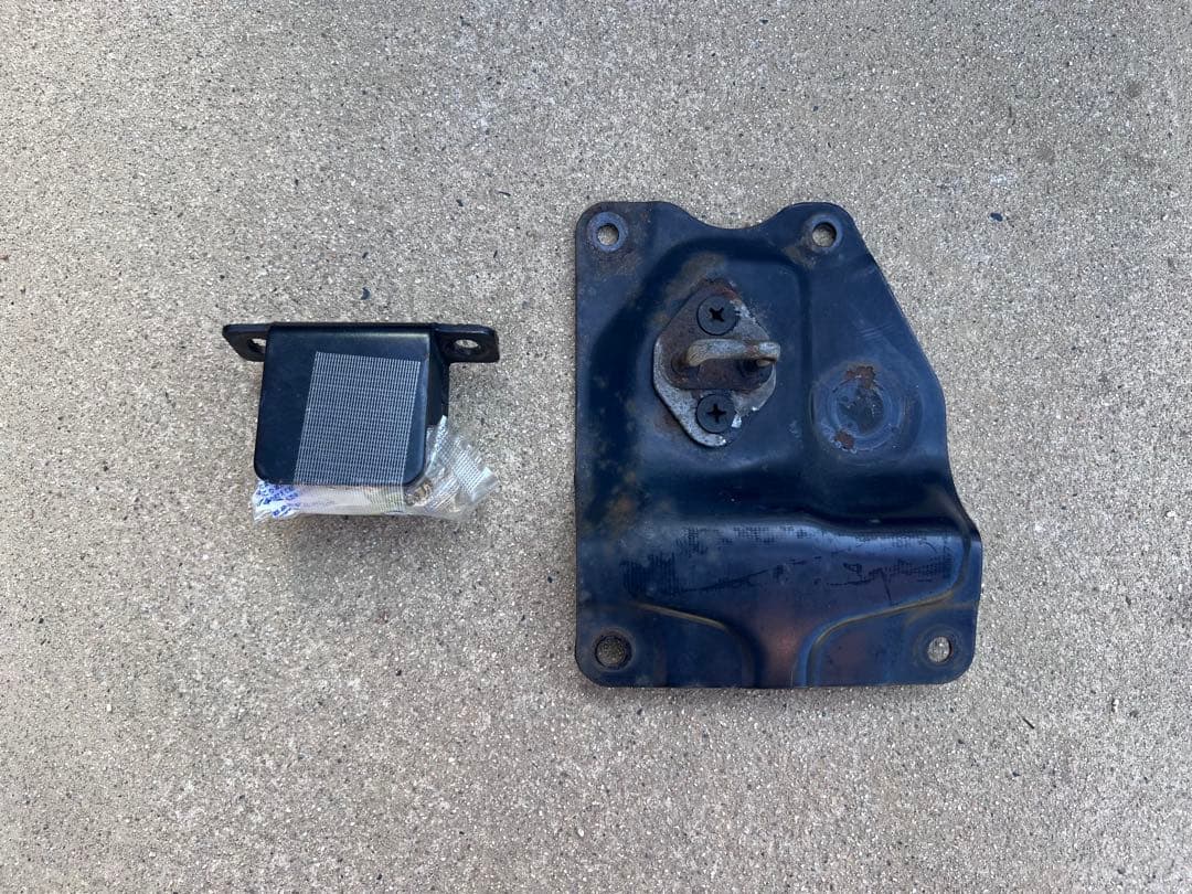 ランクル80スペアタイヤキャリア(ドア側キャッチ)