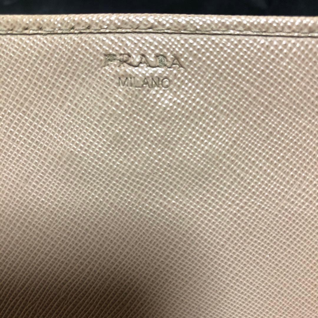 Ladyです！PRADAチェーンウォレット　グレージュ！