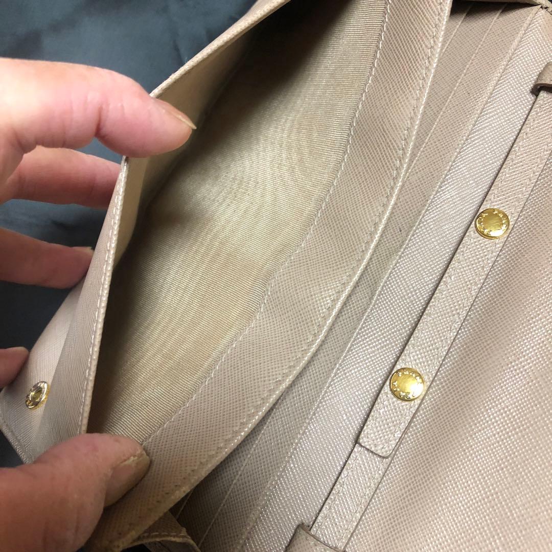 Ladyです！PRADAチェーンウォレット　グレージュ！