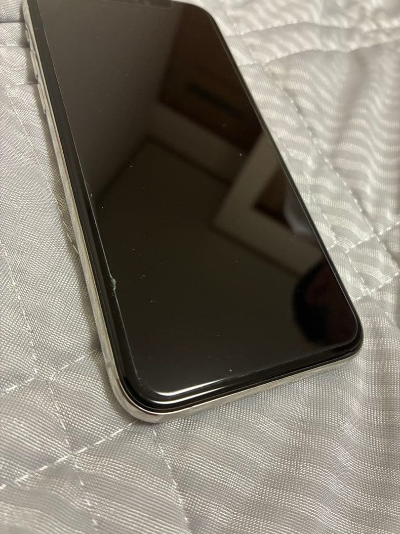 L*y様 Apple iPhone 11 Pro 256GB シルバー 本体