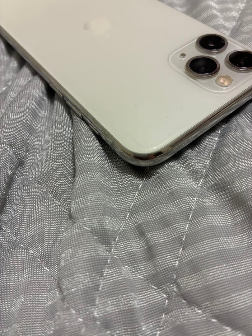 L*y様 Apple iPhone 11 Pro 256GB シルバー 本体