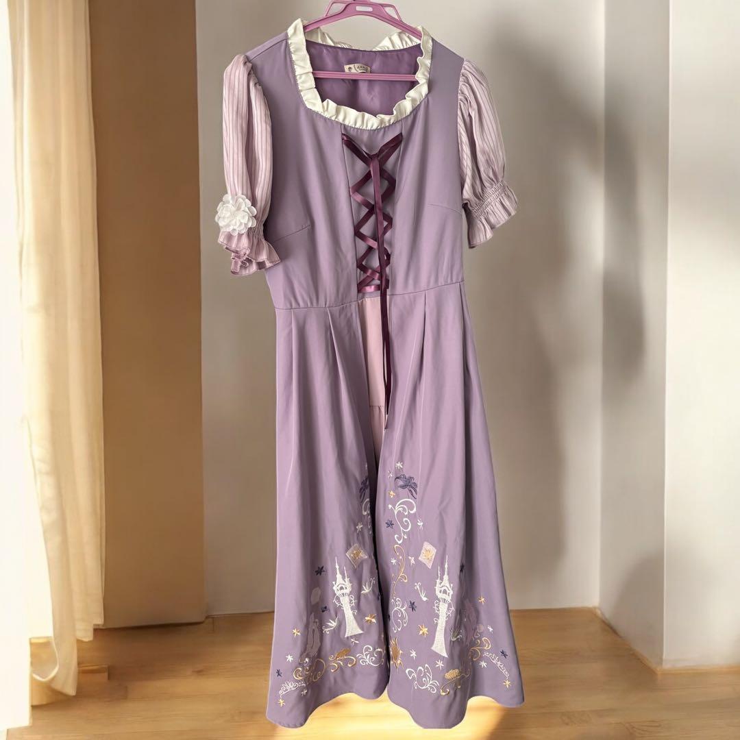 ク*新様 ラプンツェルaxes femme塔の上のラプンツェルワンピース ドレス