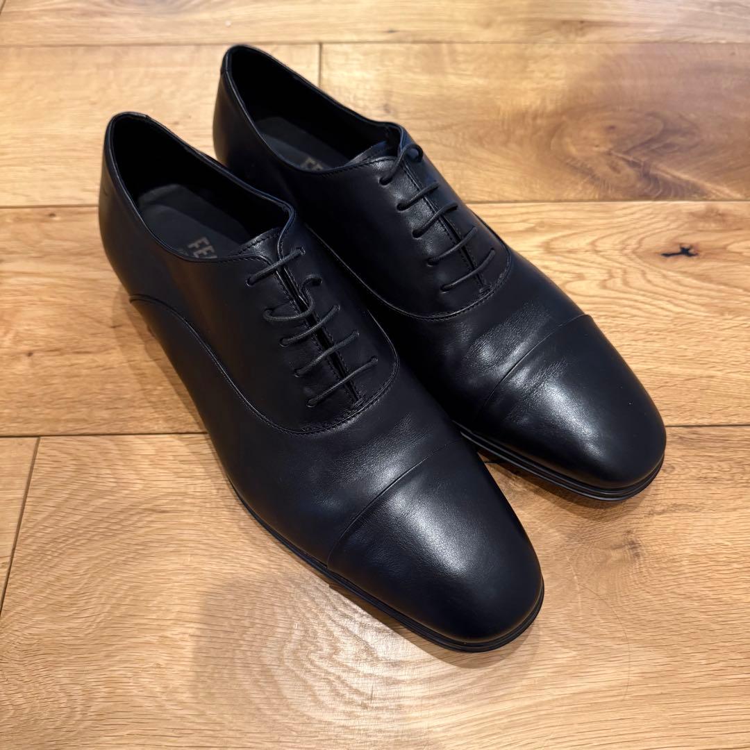 フェラガモ　ブラックレザードレスシューズ　7