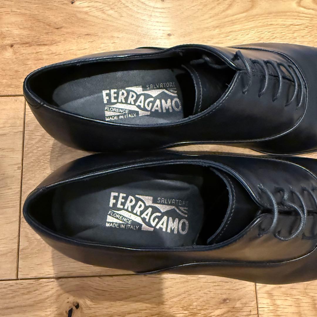 フェラガモ　ブラックレザードレスシューズ　7