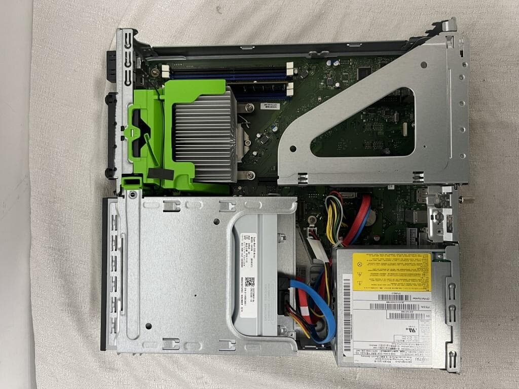 FUJITSU Core i5 第9世代 8㎇GB SSD 256GB+HDD