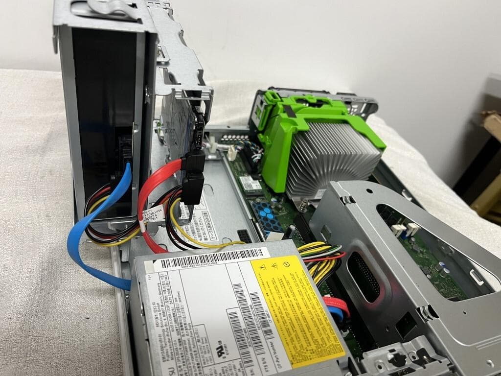 FUJITSU Core i5 第9世代 8㎇GB SSD 256GB+HDD