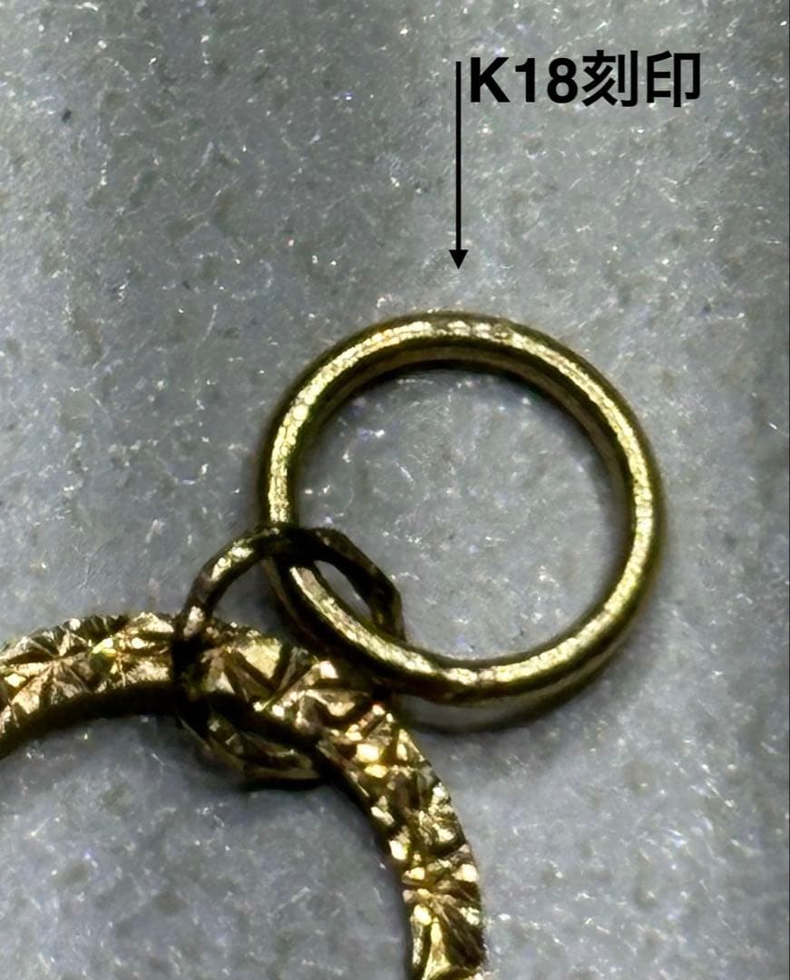GSTV K18YG 3連リングチャーム約0.94g