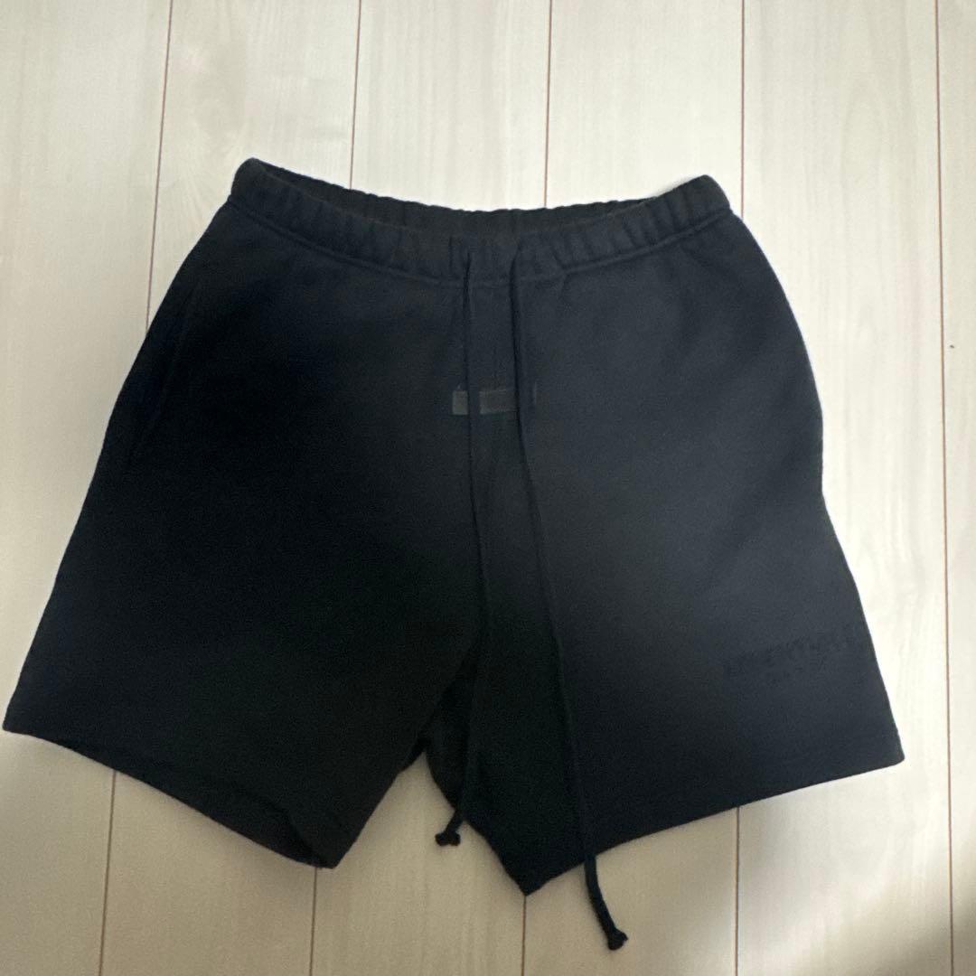 ESSENTIALS ブラック ショートパンツ