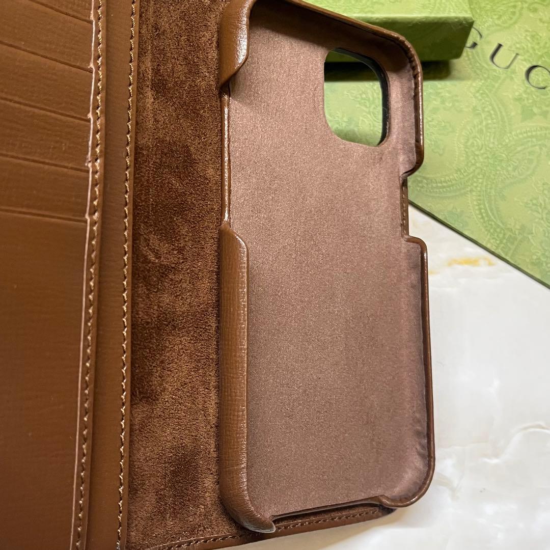 【新品未使用】GUCCI スマホケース iPhone15 手帳型　ラスト