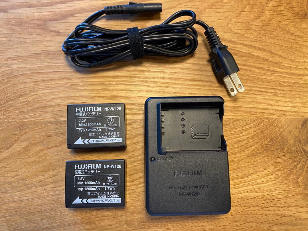 FUJIFILM X-M1 ダブルズームレンズキット シルバー