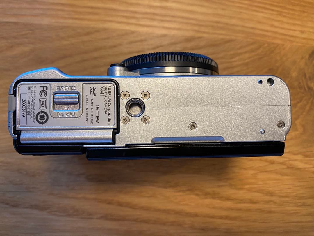 FUJIFILM X-M1 ダブルズームレンズキット シルバー